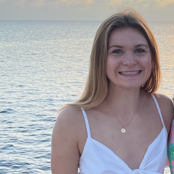 Meet your Posher, Allison - Picture 1 of 1